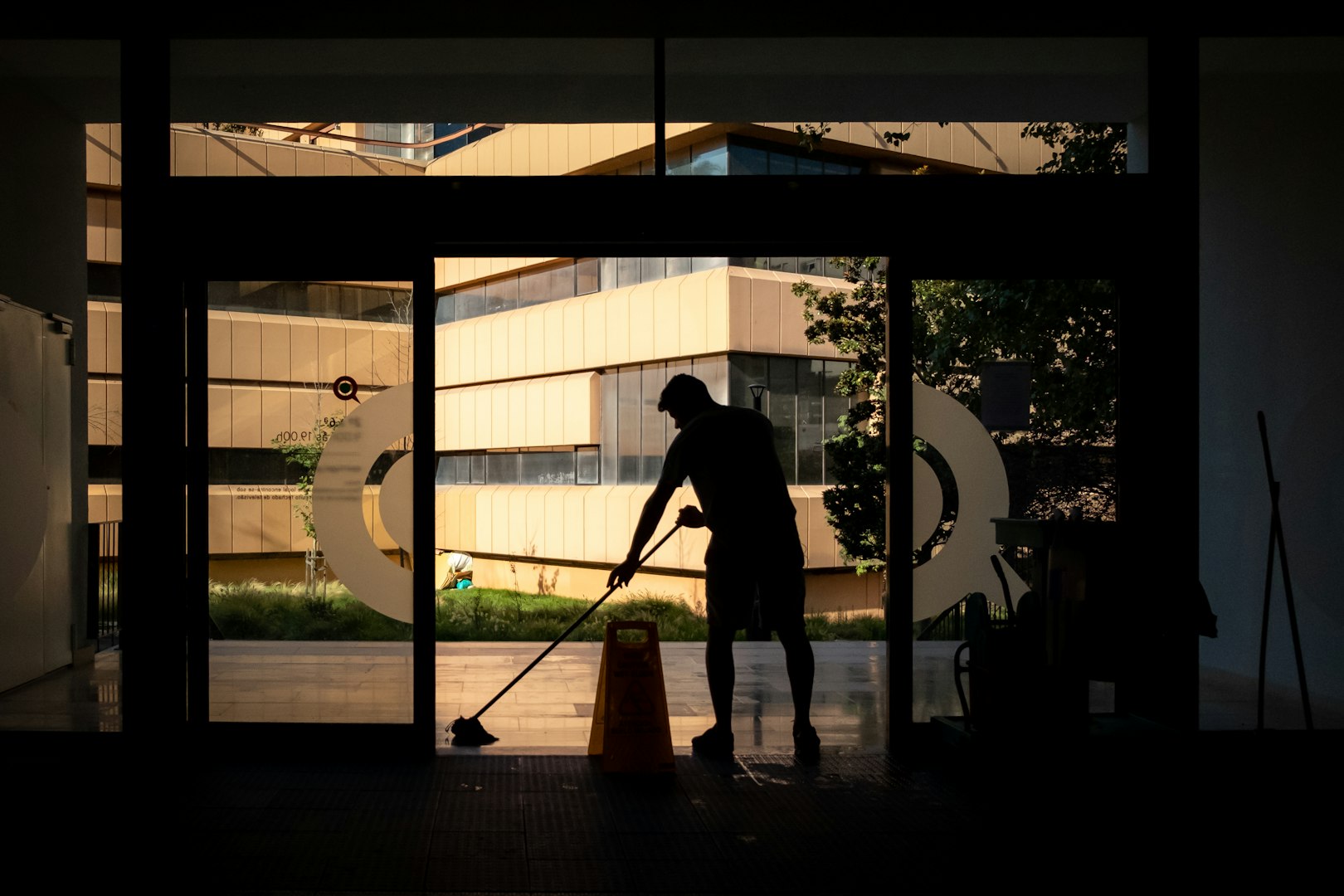 Window cleaning, Commercial cleaning